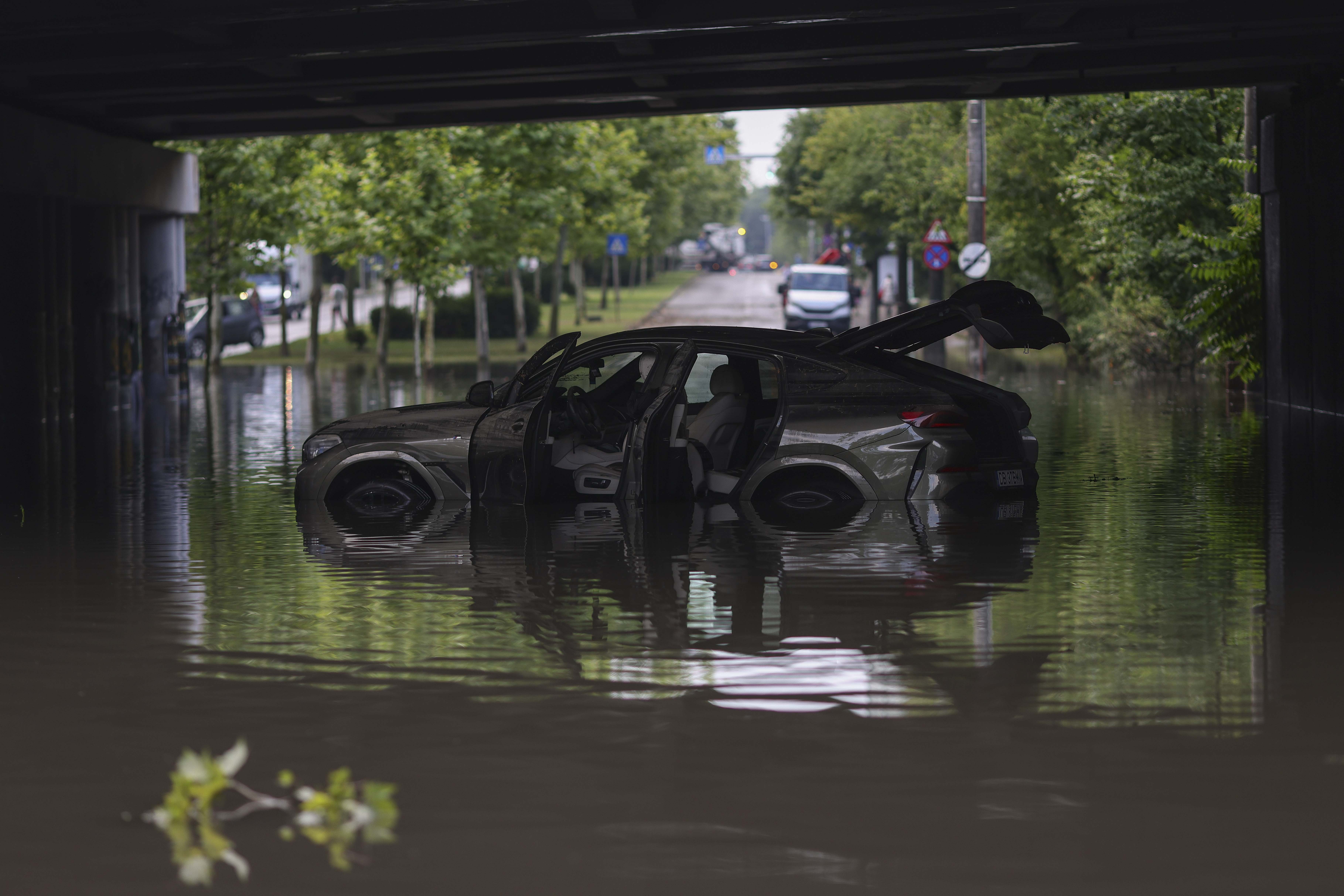 Codurile roșii de furtună din București au fost anticipate de un pasionat de meteorologie înaintea ANM