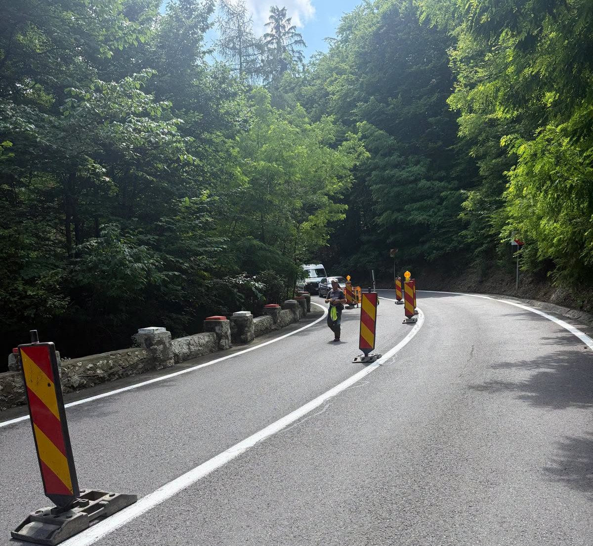 Circulație alternativă spre Poiana Brașov după surparea unui zid