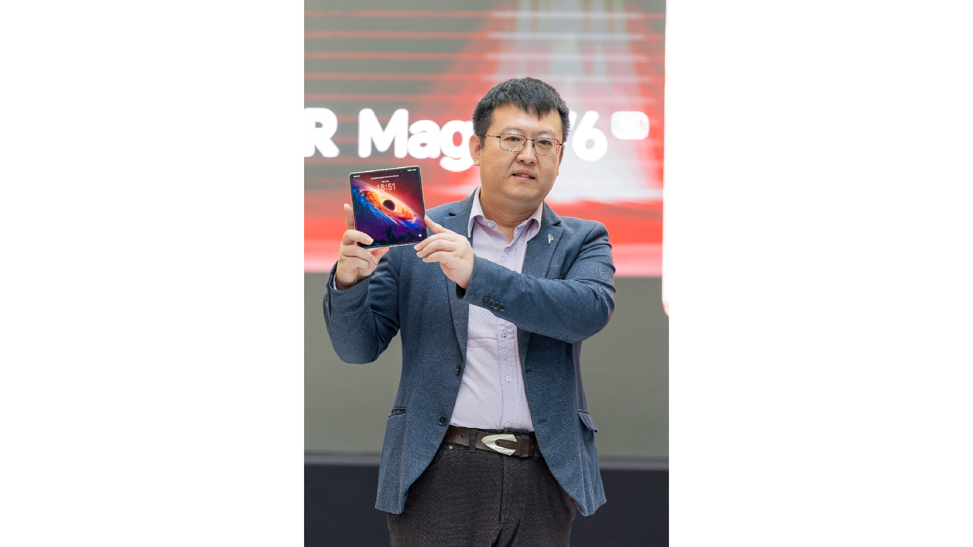HONOR Magic V6: productivitate, autonomie și AI într-un design ultra-subțire