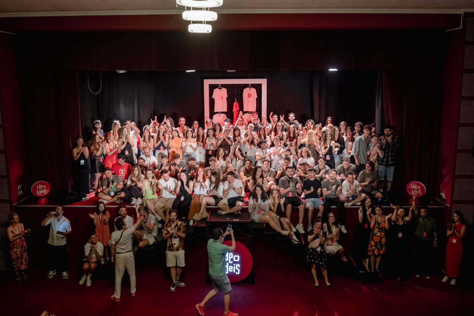 Tineri inițiază festival de teatru într-un oraș fără teatru.