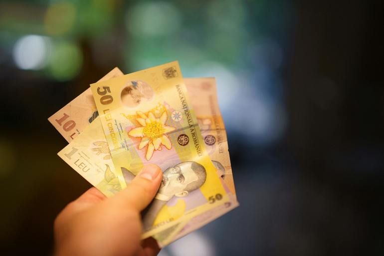 Corecție la cheltuielile statului cu bugetarii. România a coborât pe locul al patrulea în UE