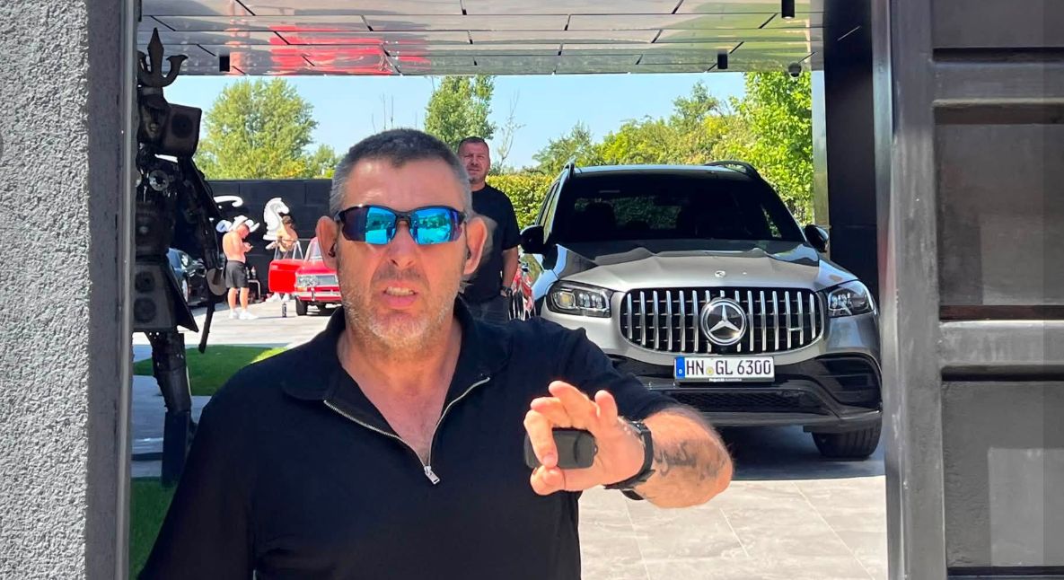 Mircea Barbu afirmă că a fost agresat de bodyguarzii fraților Tate