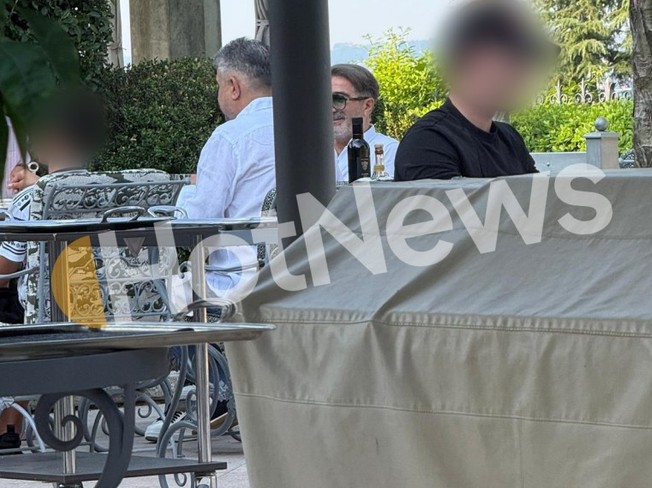 Marcel Ciolacu (stânga) și Ionel Arsene, la masă, pe terasa unui hotel de cinci stele de pe malul lacului Garda