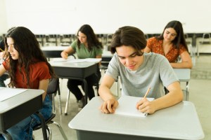 Etapa a doua a admiterii la liceu 2026 este destinată elevilor care nu au încheiat procesul de admitere după prima repartizare. FOTO: Shutterstock