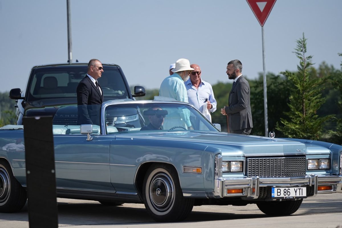 Ion Țiriac atrage atenția cu un Cadillac original de la prima notă de 10 a Nadiei Comăneci