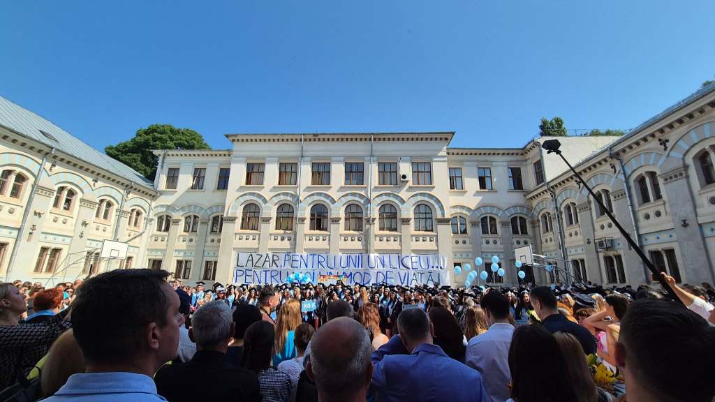 Trasferul de la un liceu la altul ar putea presupune, în funcție de profil, și susținerea unor testări. FOTO: Facebook