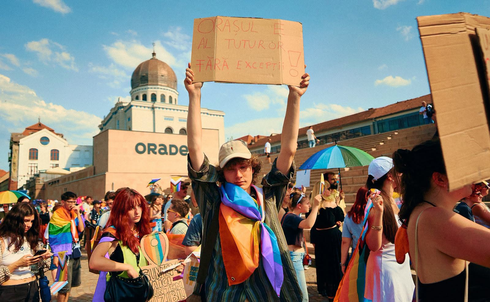Peste 120 de organizații cer primăriei Oradea să permită Marșul Pride