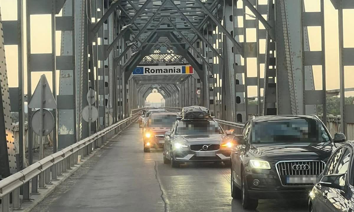Înainte să ajungeți pe Podul Prieteniei Giurgiu-Ruse, asigurați-vă că aveți la voi documentele potrivite. FOTO: Inspectoratul Teritorial al Poliției de Frontieră Giurgiu