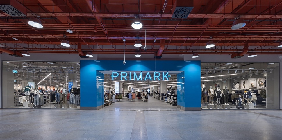 Primark reduce prețurile pentru a stimula vânzările în România