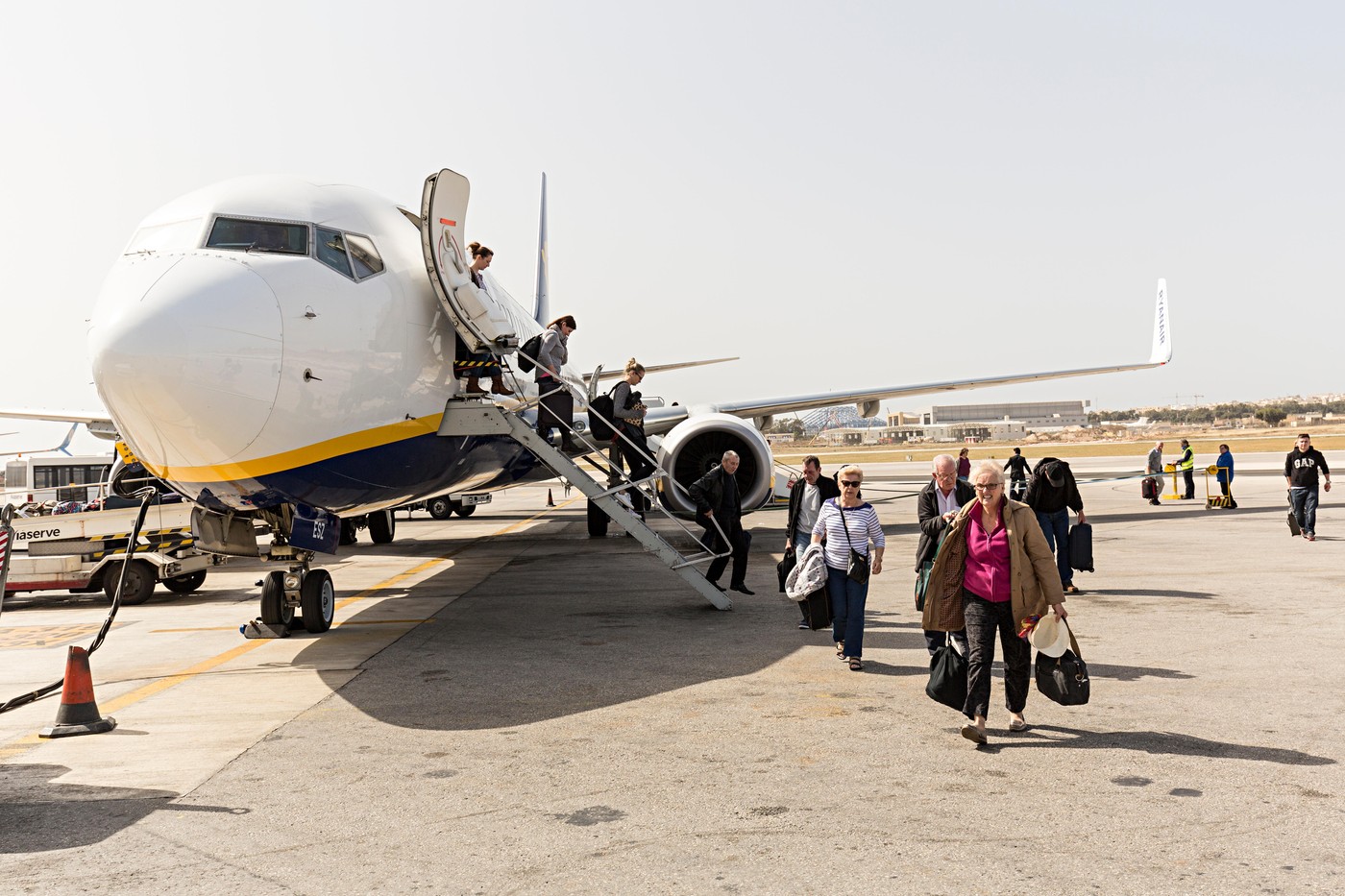 Ryanair, prima reacție după incidentul aerian cu pasagerul aspirat
