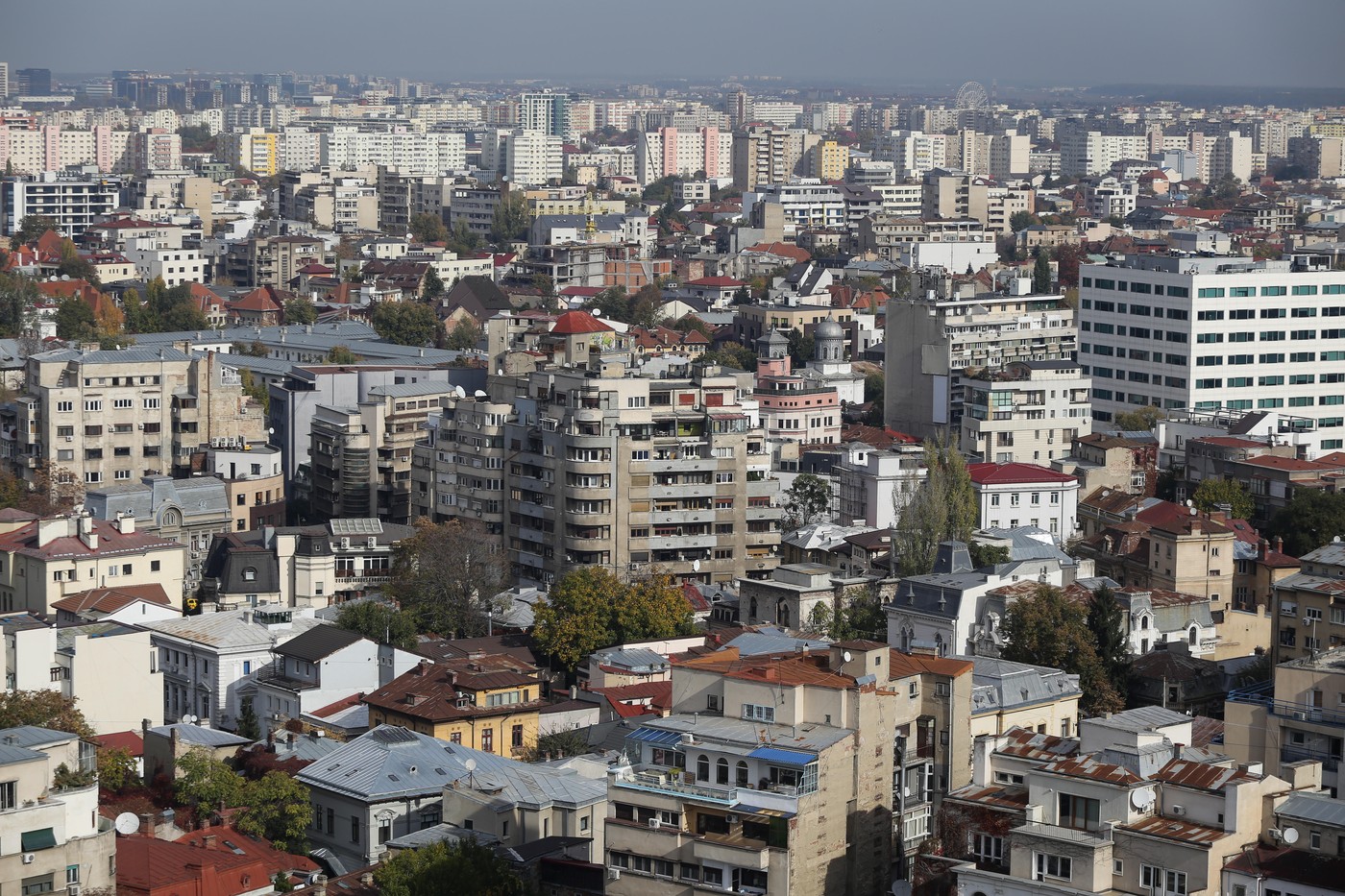 București: Turiști cazați ilegal în clădiri cu risc seismic maxim