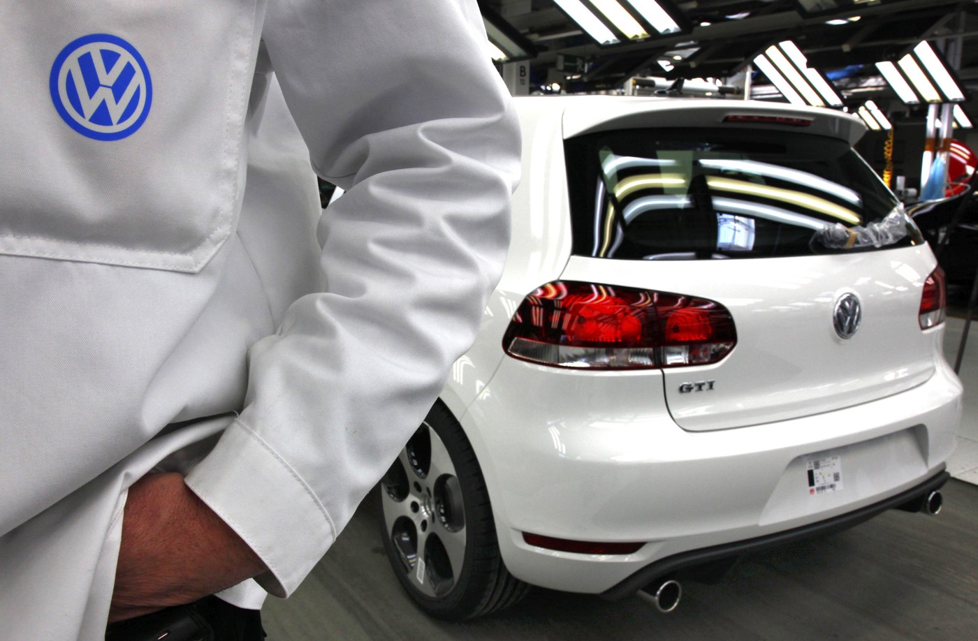 Criza la Volkswagen: Nemții taie jumătate din modele și reduc masiv producția / Ce urmează pentru angajați