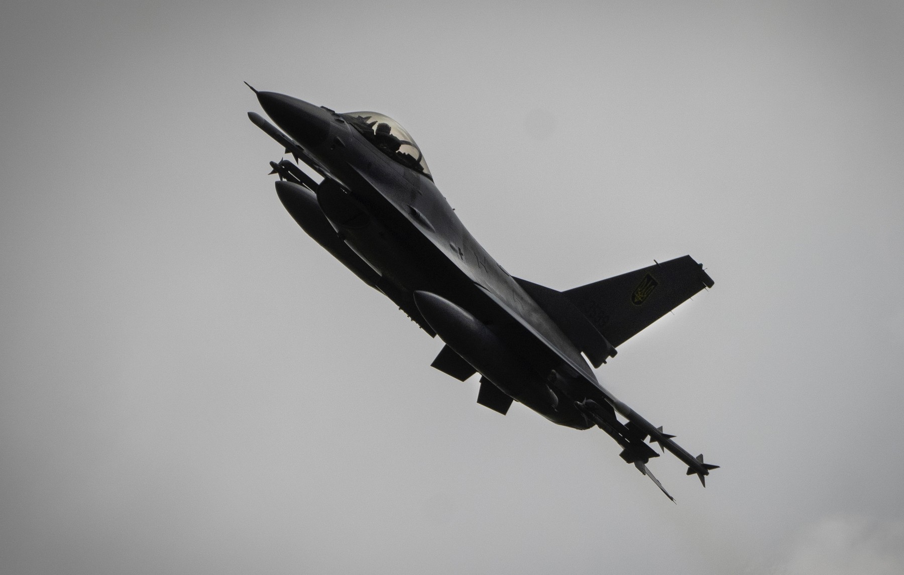 Avion de vânătoare F-16 al Ucrainei, prăbușit în misiune de luptă. „Situație de urgență” când intercepta ținte rusești
