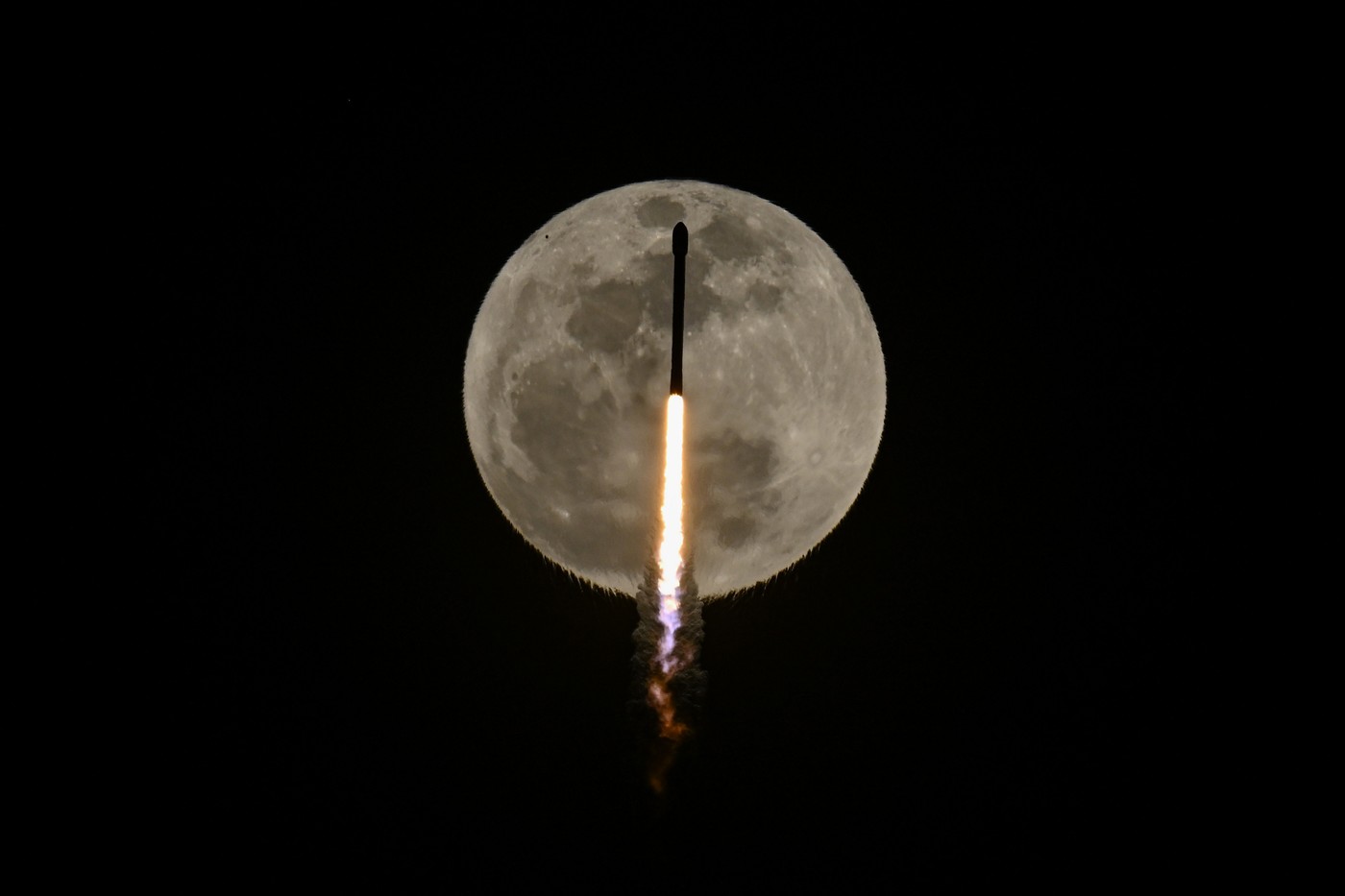 Rachetă SpaceX ar putea lovi Luna în august, anunță NASA