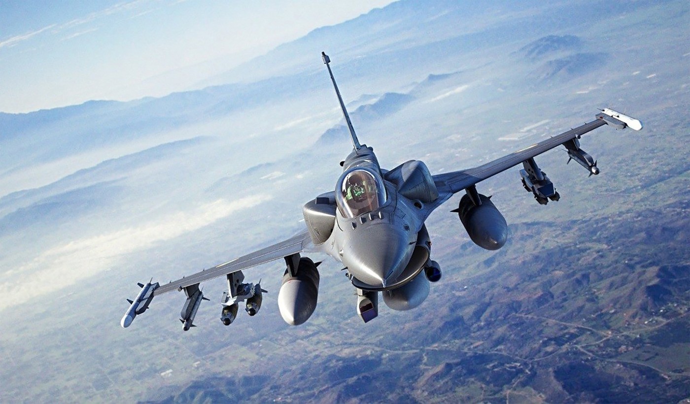 Premieră în războiul din Ucraina. Cum s-a încheiat primul duel aerian între un avion F-16 și unul Su-35