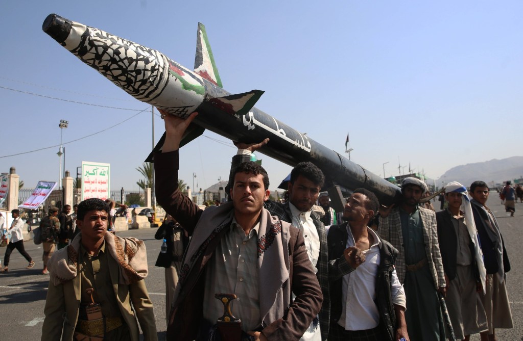 Comandanți ai Gărzii Revoluționare și echipamente pentru rachete. Mișcarea secretă, făcută cu un avion, de Iran pentru sprijinirea unor aliați strategici