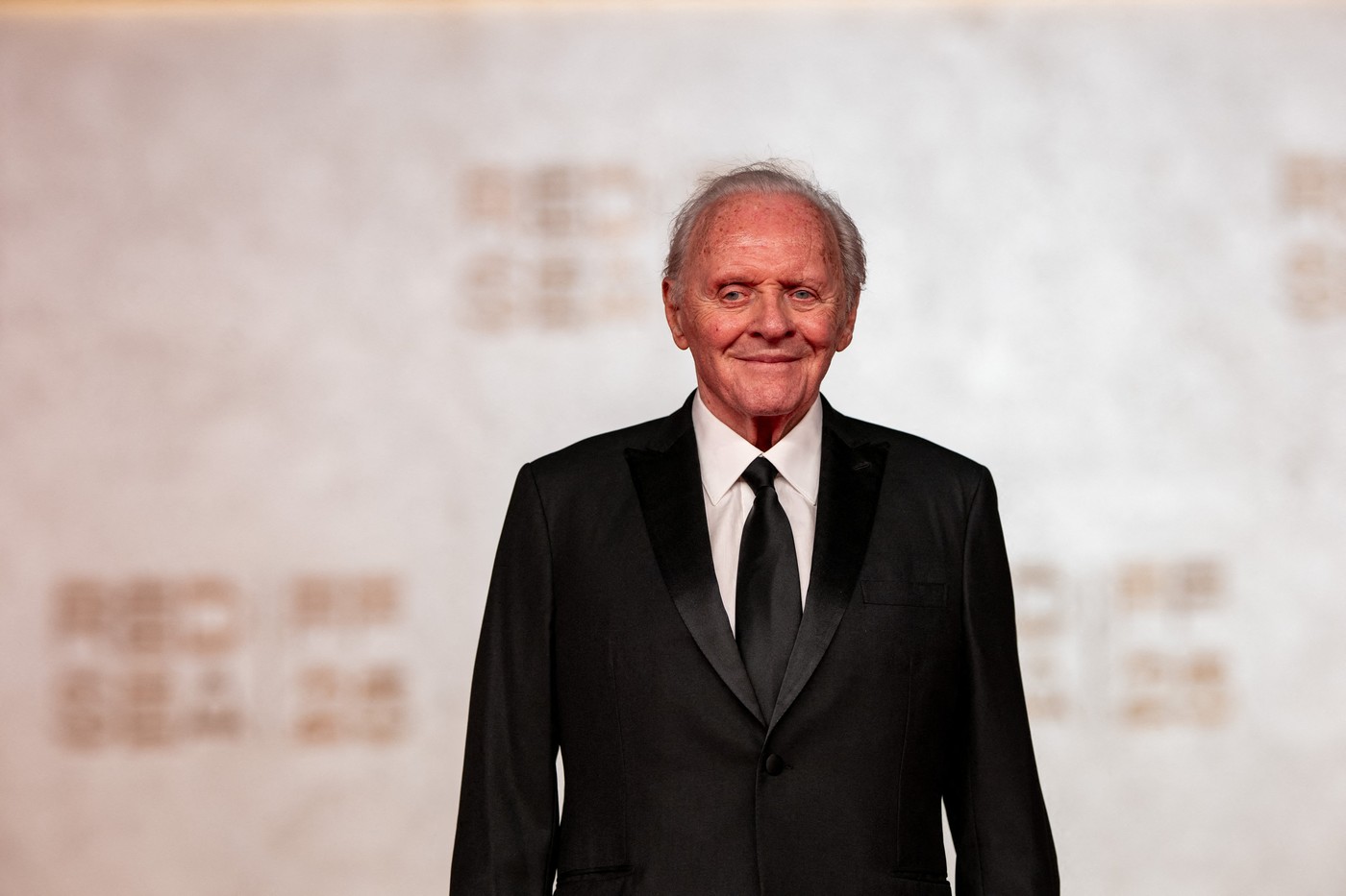Sir Anthony Hopkins lansează primul său single muzical la 88 de ani