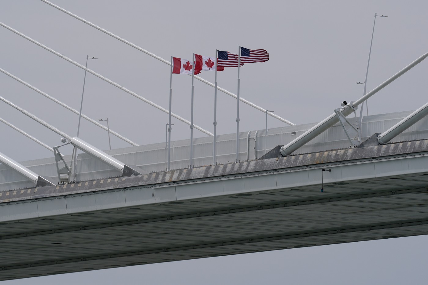 Relațiile dintre SUA și Canada, într-un nou moment critic. Inaugurarea unui pod peste frontieră va fi celebrată separat din cauza tarifelor lui Trump