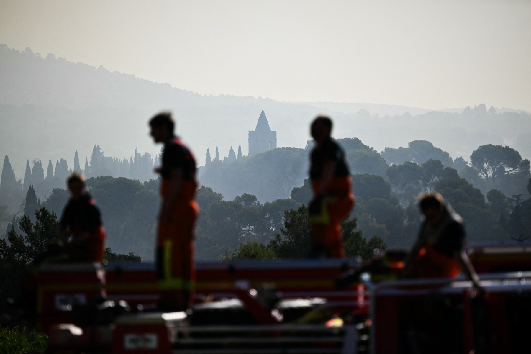 Atenționare MAE pentru românii din sudul Franței din cauza incendiilor de vegetație