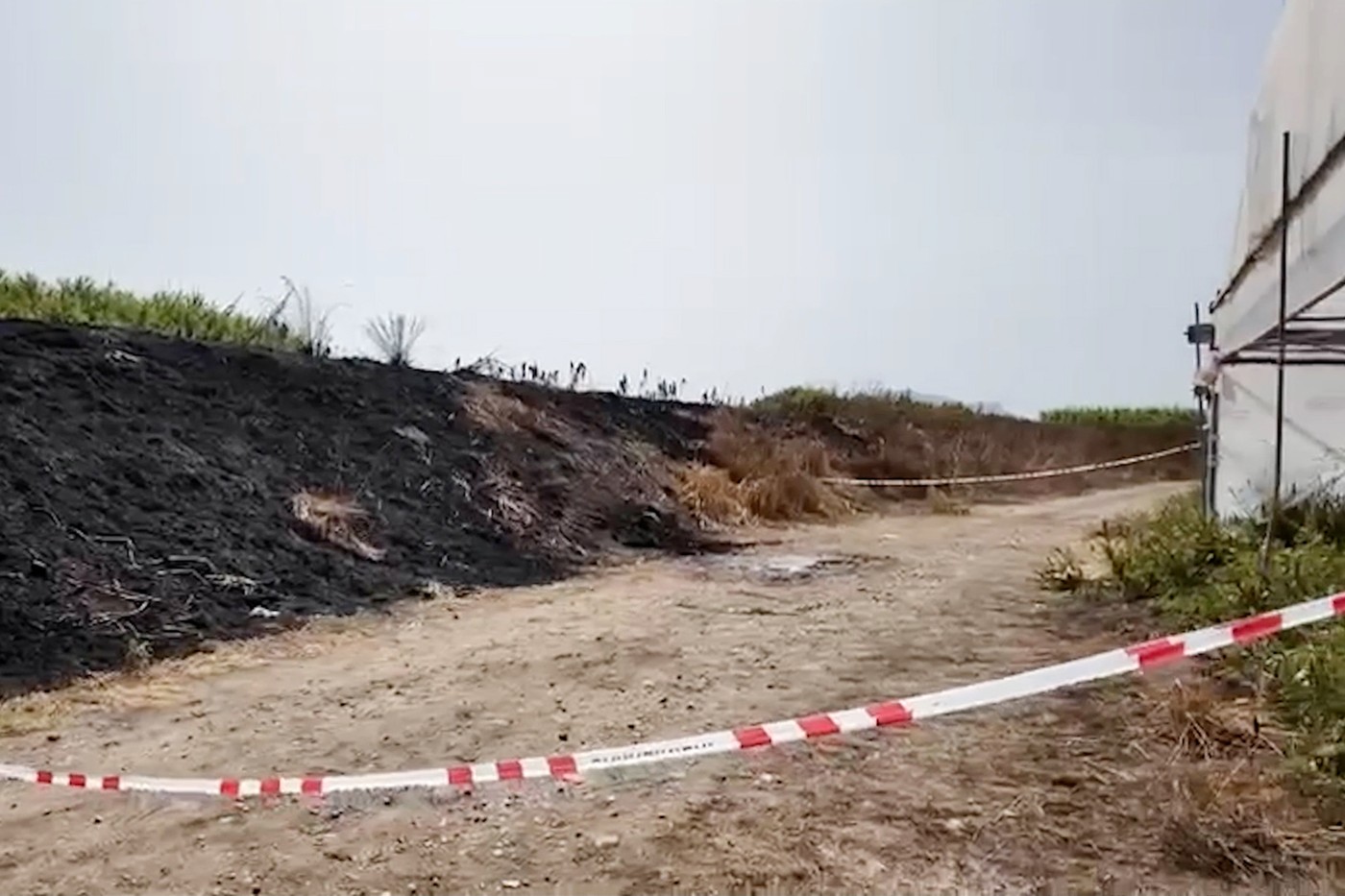 Descoperire șocantă lângă Napoli: cadavrul ars al unui jurnalist italian