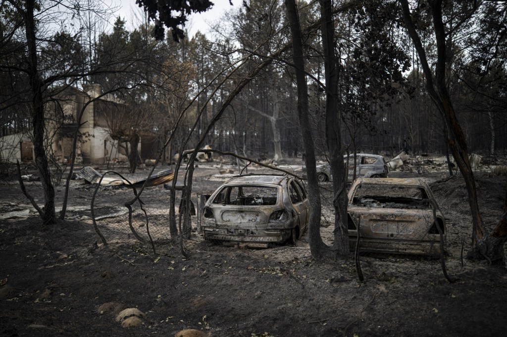 10 imagini care arată amploarea fără precedent a incendiilor din Franța