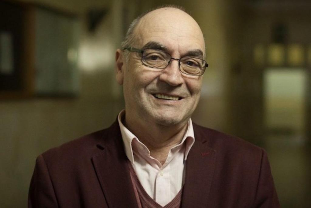 Din 1978, profesorul Gologan pregătește elevi pentru competițiile naționale și internaționale, iar timp de 17 ani a coordonat lotul olimpic al României, formând generații de olimpici și contribuind la performanțele care au făcut din România un nume de referință în matematica mondială. FOTO: arhivă personală