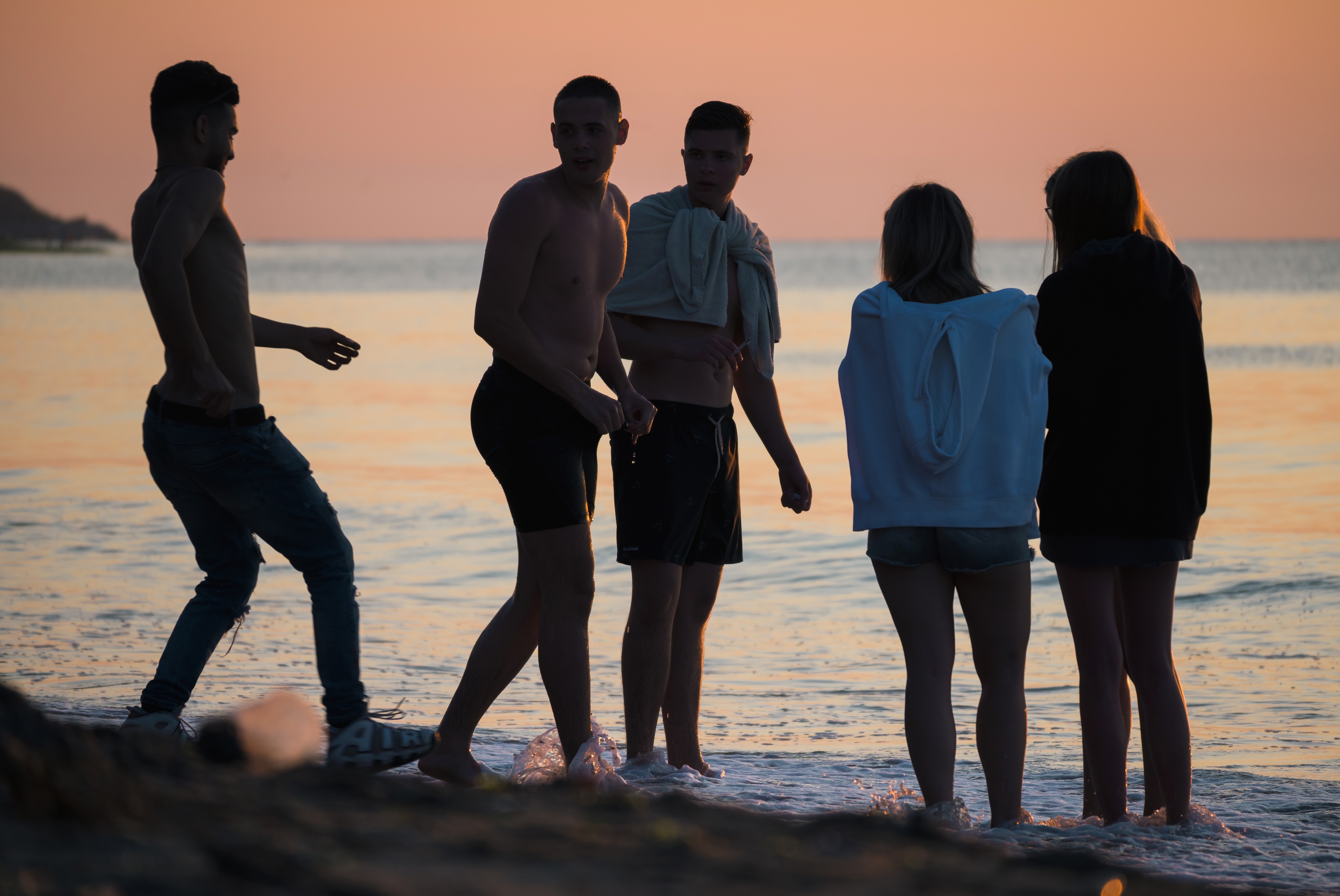 Generația Beach, please! și relevanța școlii pentru tineri