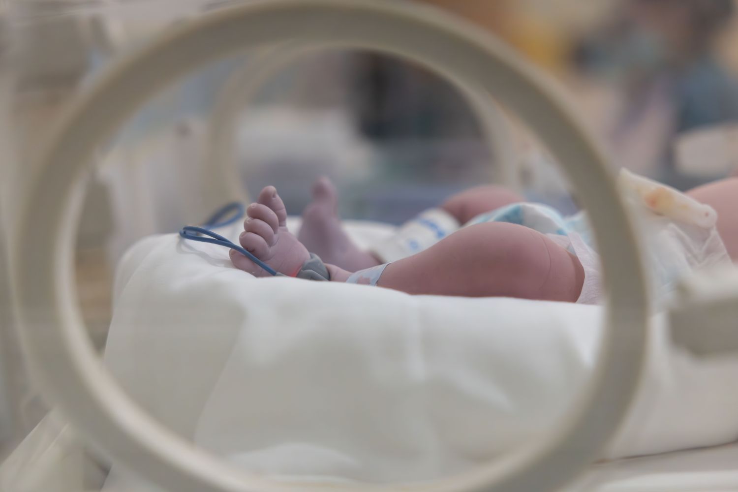 Abuzuri în sălile de naștere din România: investigație arată traumele și violența obstetrică