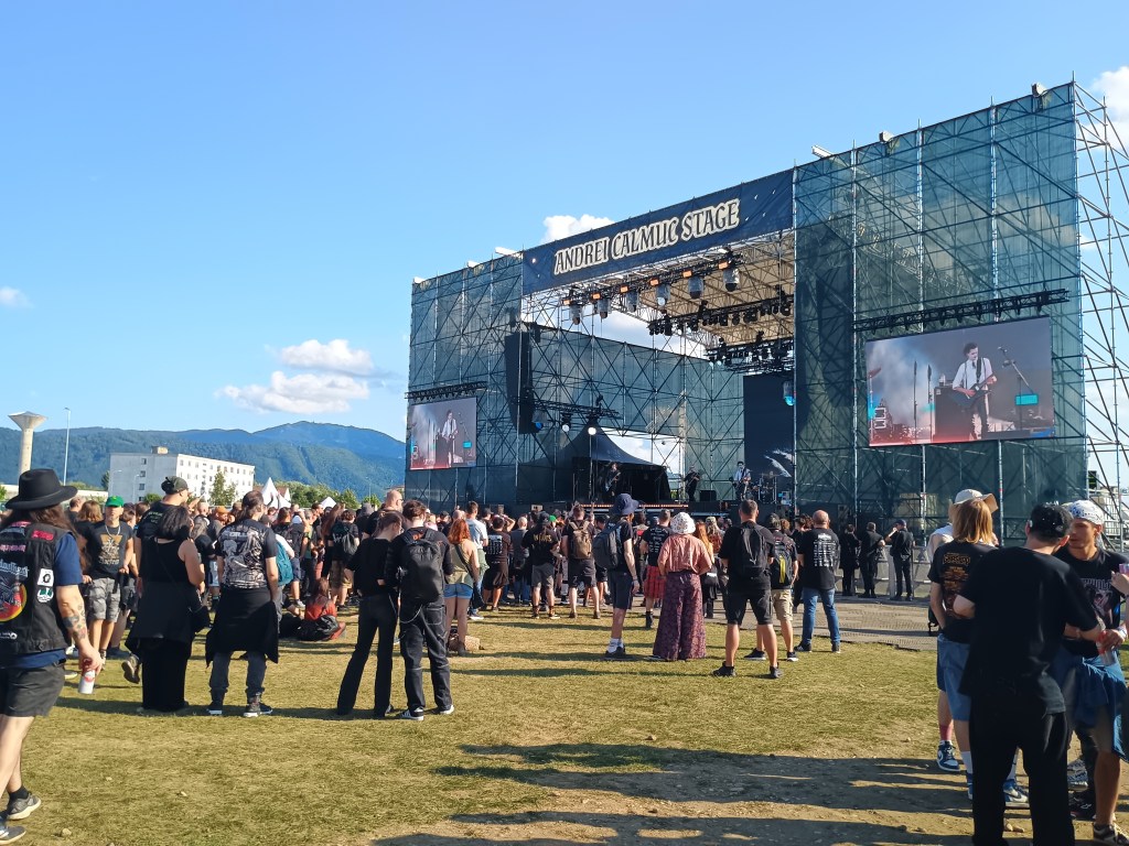 Cum a fost la cel mai mare festival de rock din România. Spectacolul, între laudele turiștilor străini veniți și din Chile și nemulțumirile localnicilor