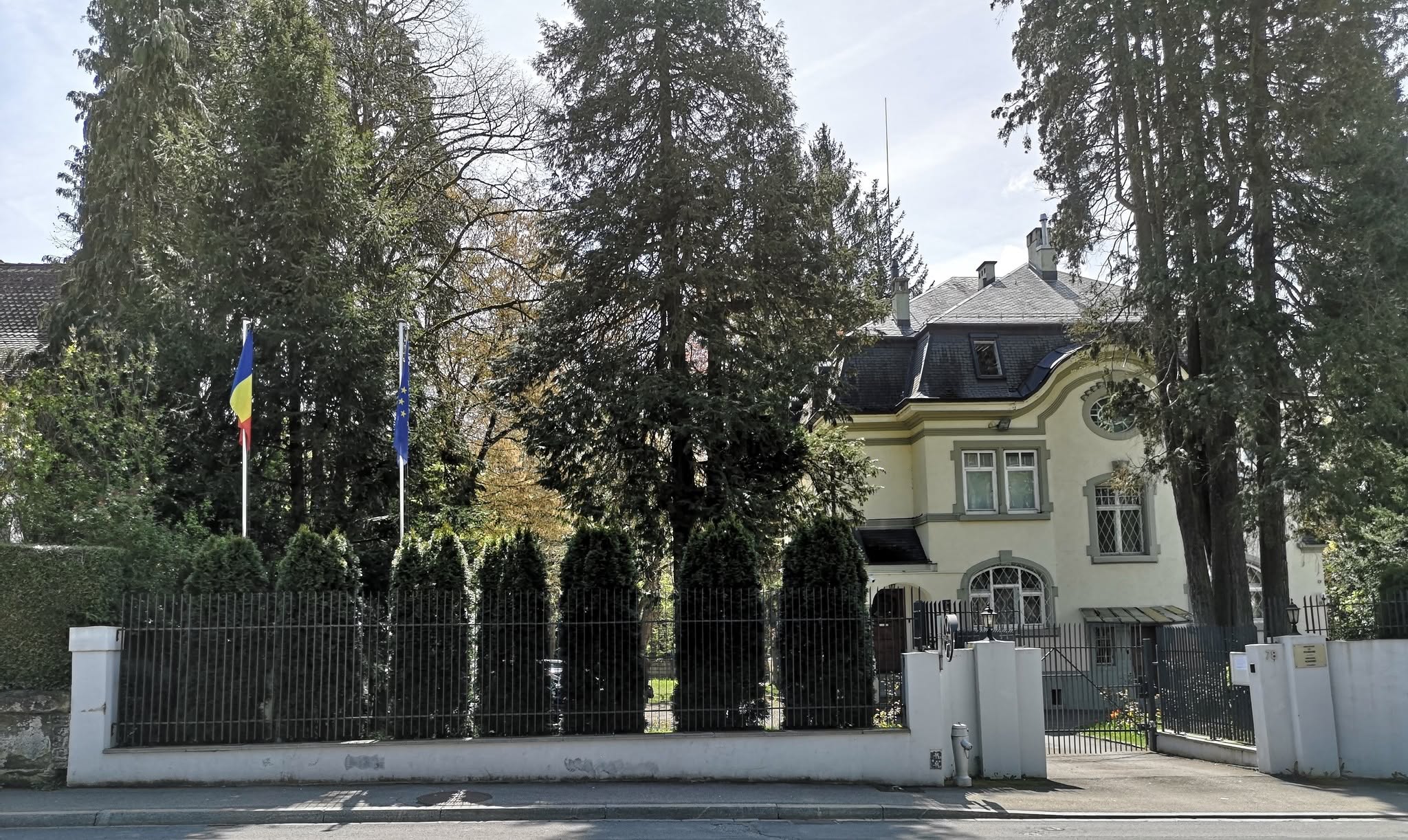 Poliția elvețiană caută martori după incendiul de lângă ambasada României din Berna