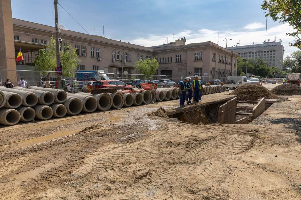 Odată cu lucrările la șina de tramvai, Primăria Capitalei anunță că modernizează și rețeaua de canalizare de la Gara de Nord. „Are 100 de ani”