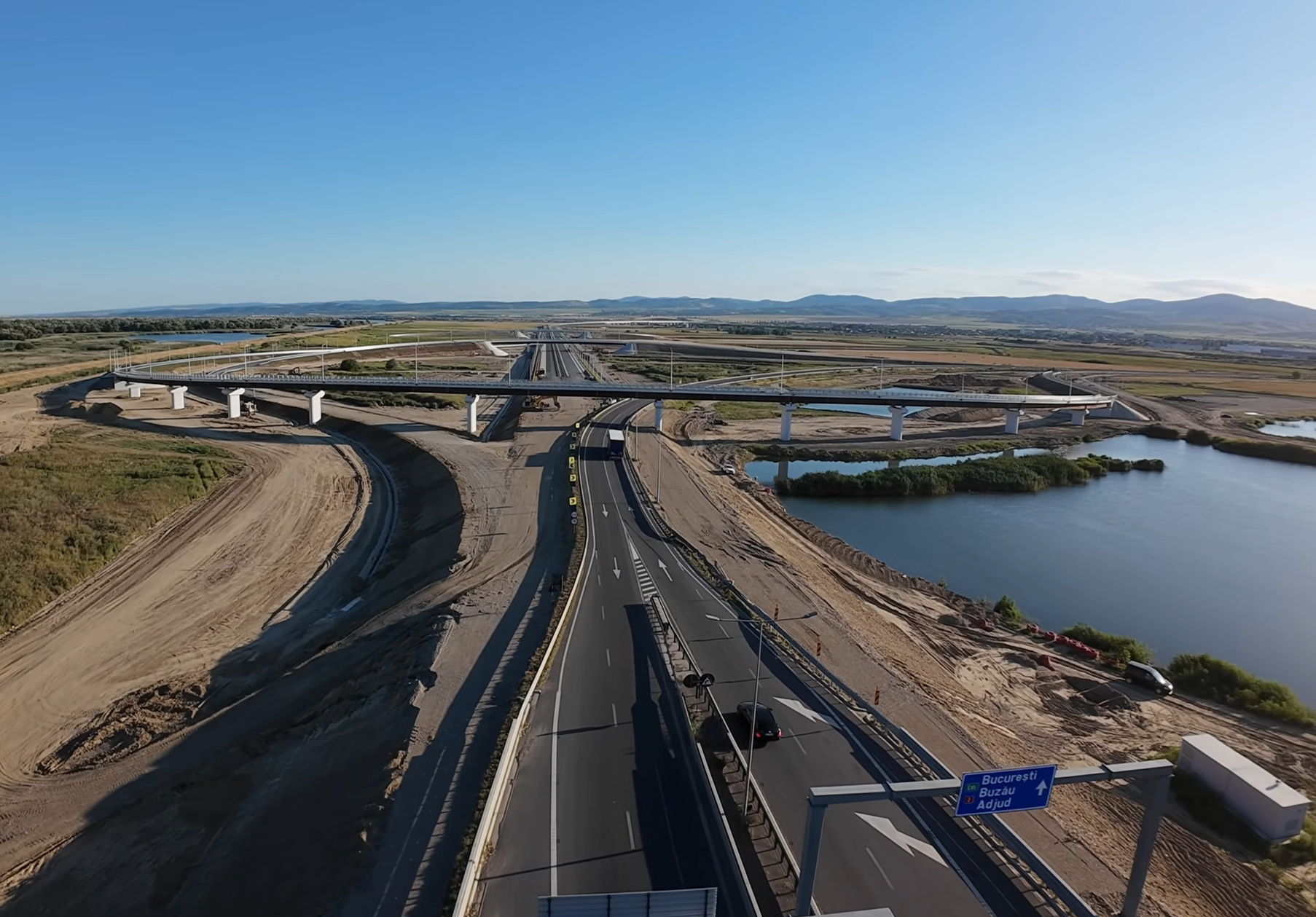 Autostrada „Moldovei” a fost închisă traficului pe o porțiune vitală, iar traficul a fost deviat prin oraș. Cât timp vor dura restricțiile