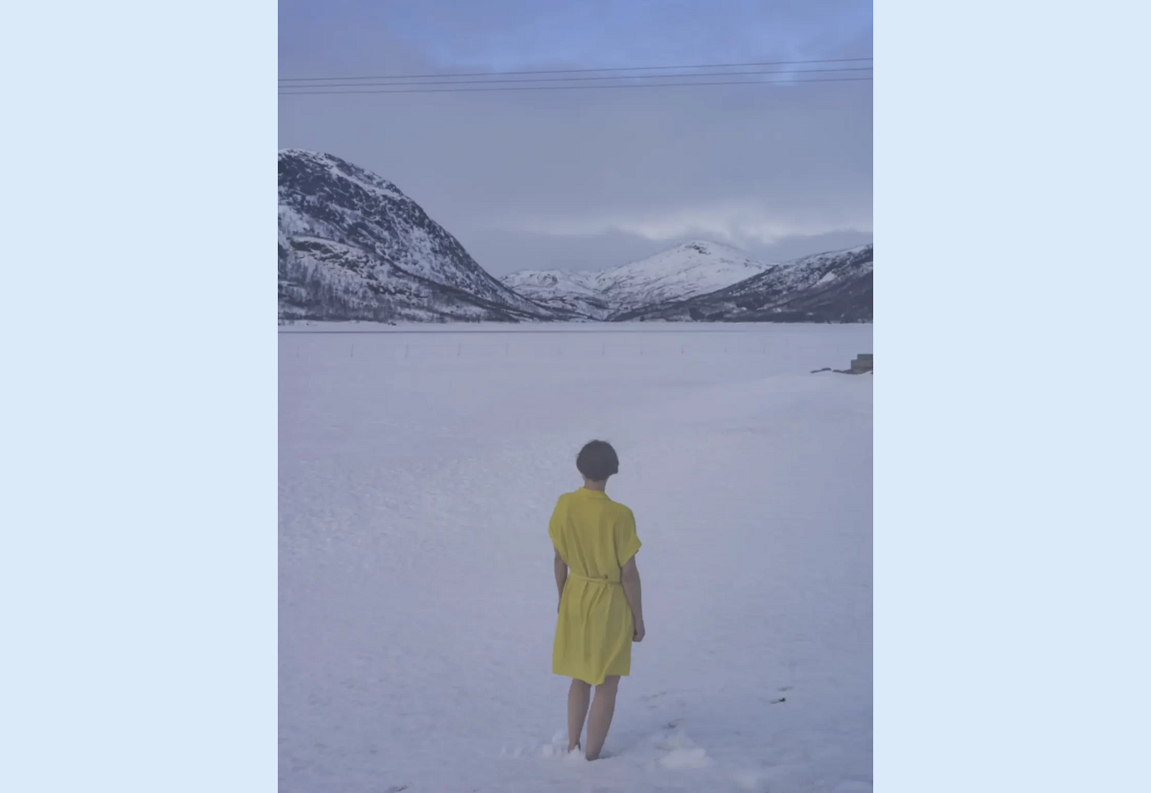 Elina Brotherus, o artistă care explorează istoria artei, autobiografia și patrimoniul arhitectural prin fotografiile sale