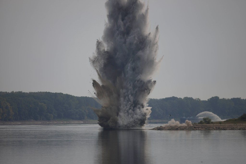 Stânca Pârjoaia, aruncată în aer cu 100 kg de explozibil. Ce urmează pe Dunăre pentru alimentarea centralei nucleare de la Cernavodă