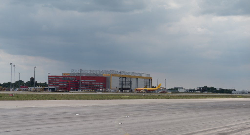 Alertă pe aeroportul din Leipziz, geniștii intervin după ce a fost descoperit un obiect suspect lângă o pistă