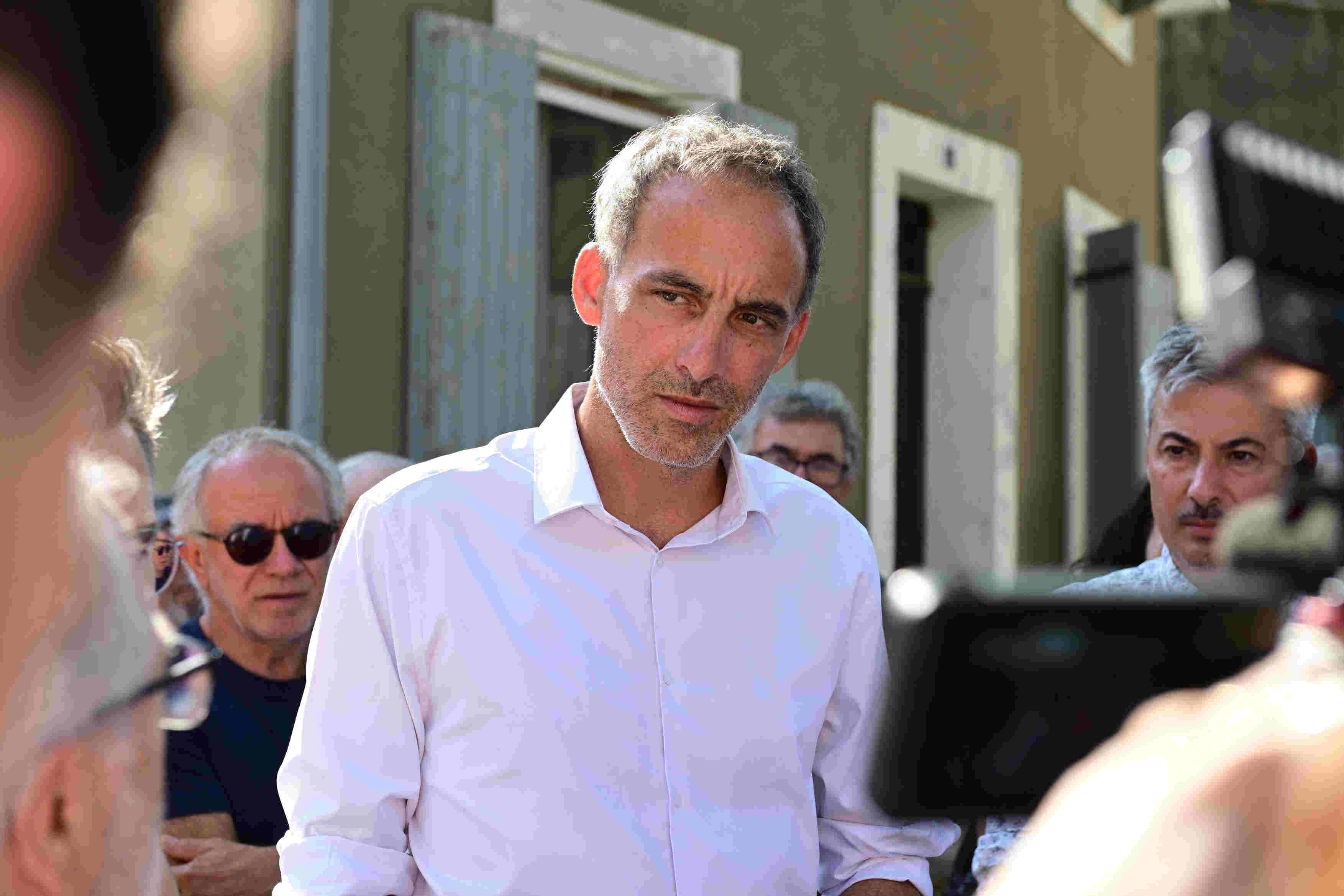 Politician francez de centru-stânga intră în cursa prezidențială cu dificultăți majore