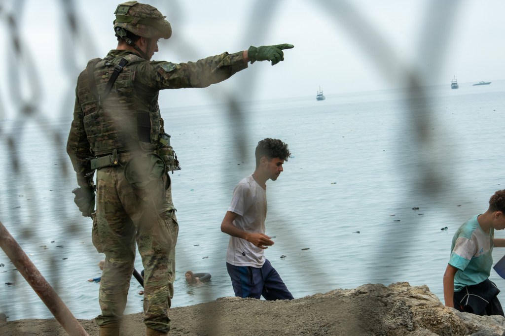 Criza migrației din Ceuta, Spania: De la „Europa somnambulă la migrație se trezește” până la „Au fost întorși deja 48.000 din 50.000”