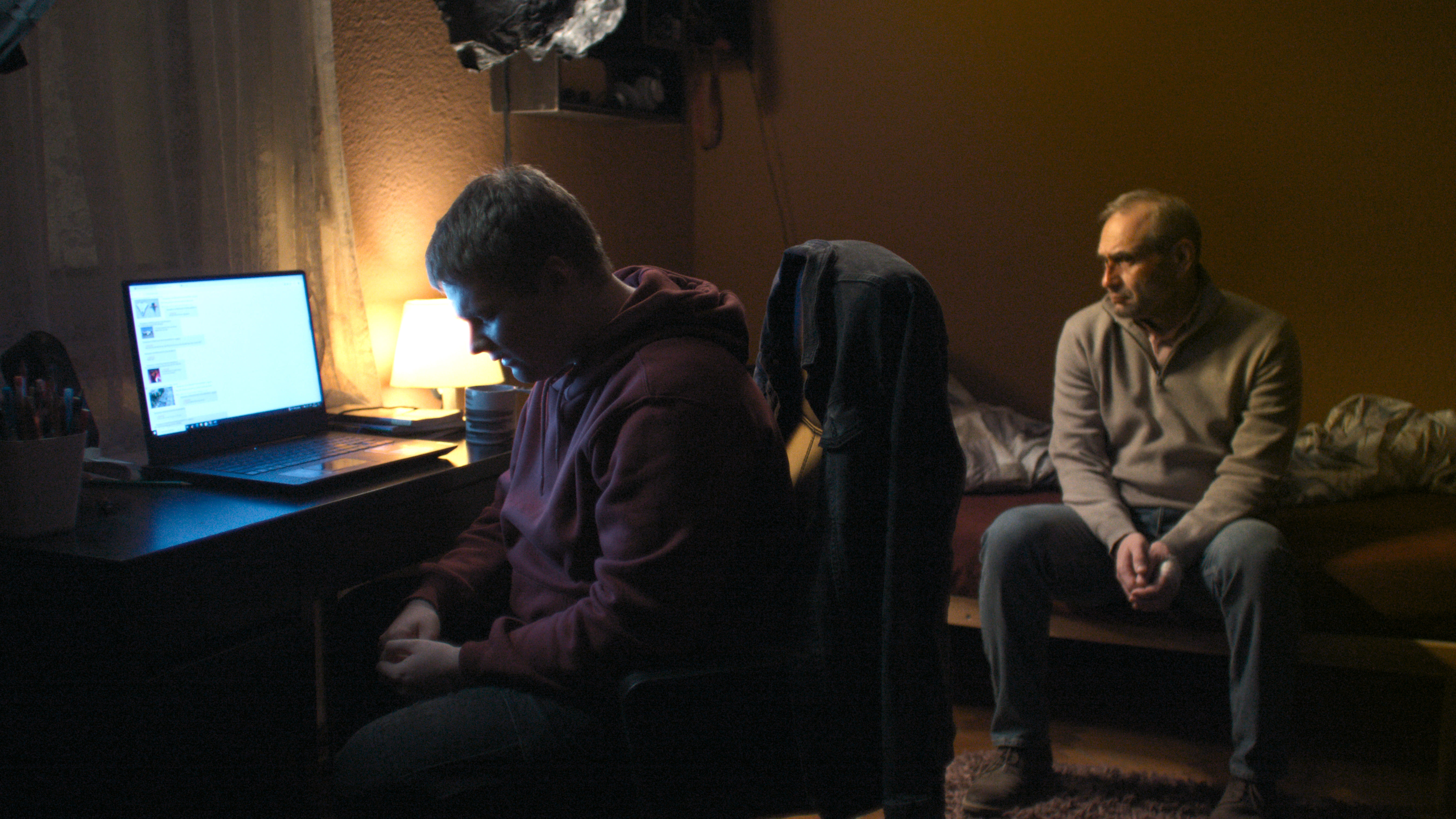 Regizorul Florin Șerban, despre „iadul” prin care a trecut Adrian Văncică în timpul filmărilor la „Nu e locul tău aici”: „A fost un rol dificil, fiindcă e foarte departe de cum e el”