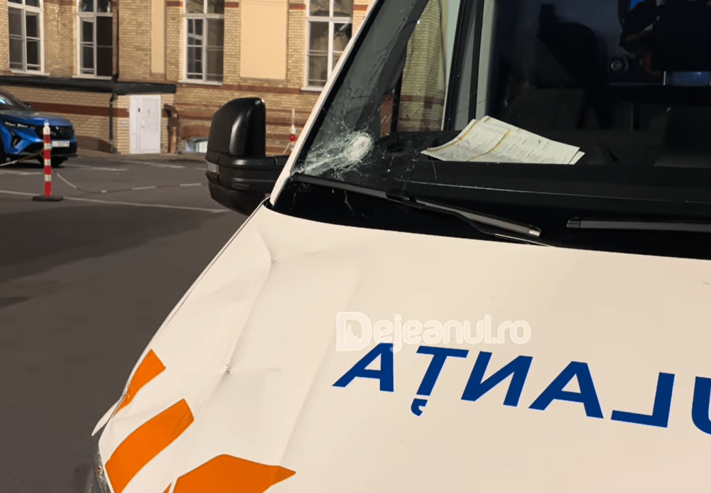 Șapte persoane, arestate după atacul cu topoare și pietre asupra unei ambulanțe din Cluj