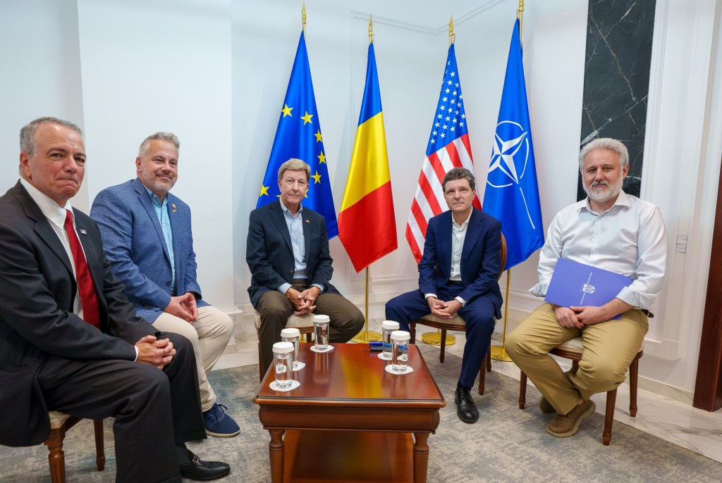 Nicușor Dan la Baza Mihail Kogălniceanu. A discutat cu o delegație din Congresul SUA despre colaborarea militară și economică