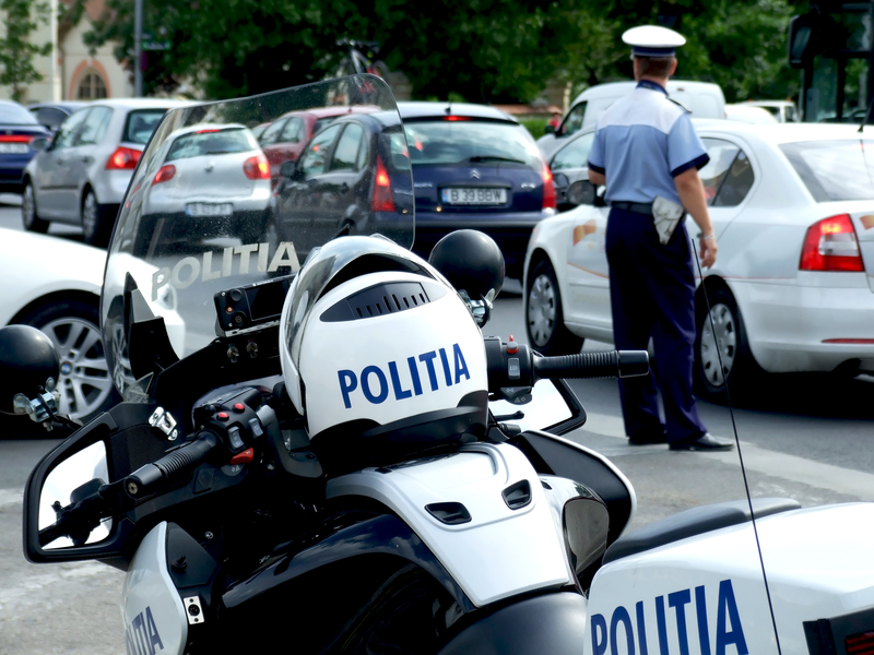 Semafoarele din aproape 35 de intersecții din București nu funcționează în aceste clipe. Au intervenit polițiștii
