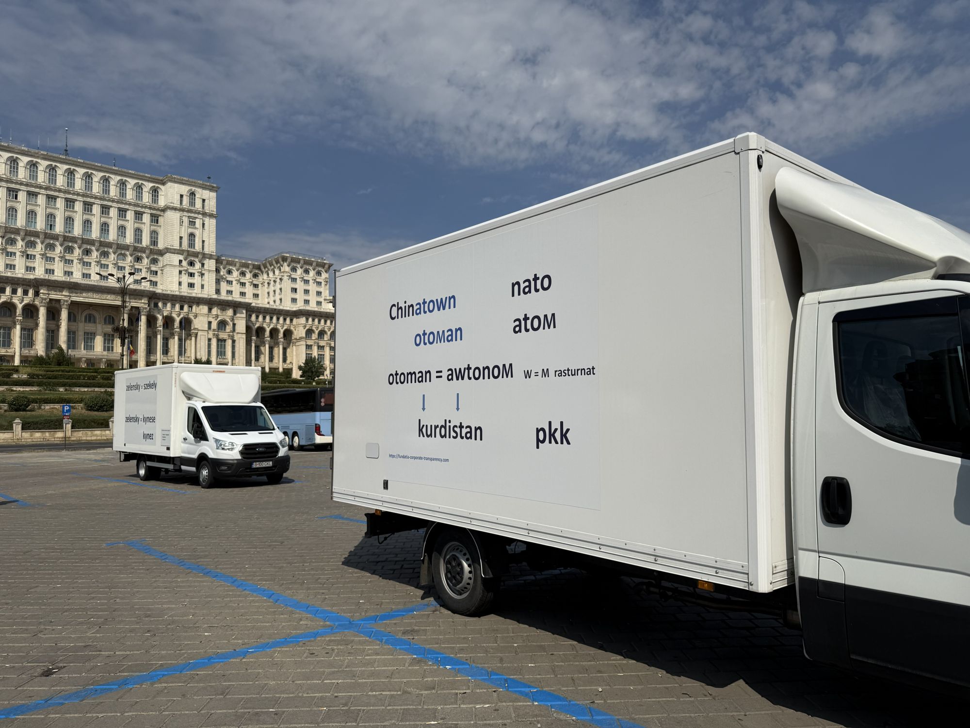 Campanie cu mesaje conspiraționiste pro-China în București finanțată de milionar român