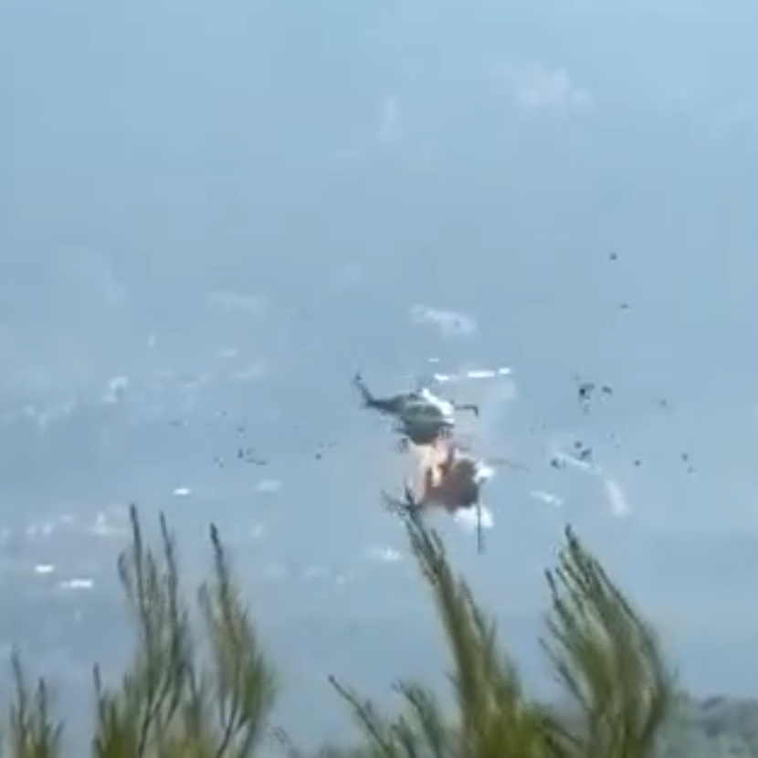 Două elicoptere de stingere a incendiilor s-au ciocnit în aer, în Grecia. Imagini șocante cu momentul accidentului