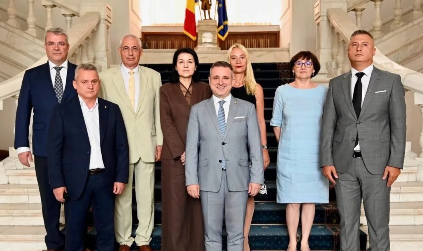 Patru foști judecători de la instanța supremă, printre care și fosta președintă Corina Corbu, numiți notari fără examen