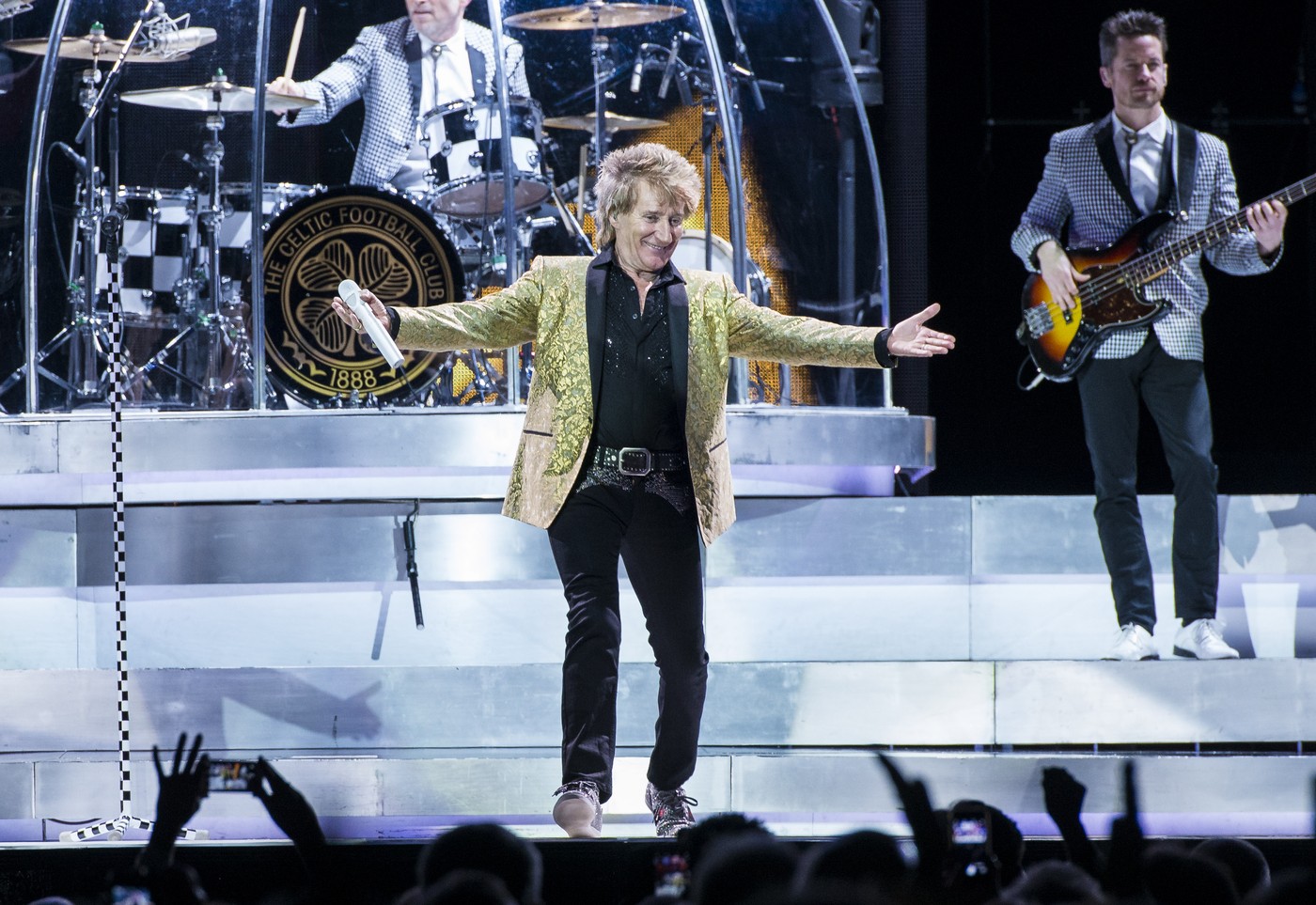 Rod Stewart, operat la inimă, amână turneul de adio