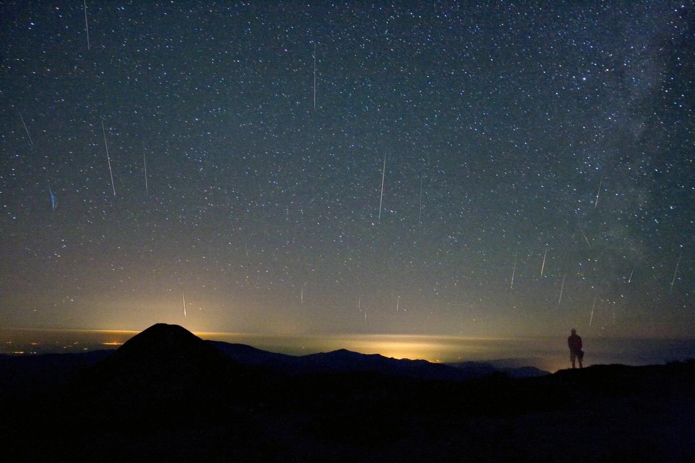 Perseidele 2026: când și unde poate fi observată ploaia de meteori în România