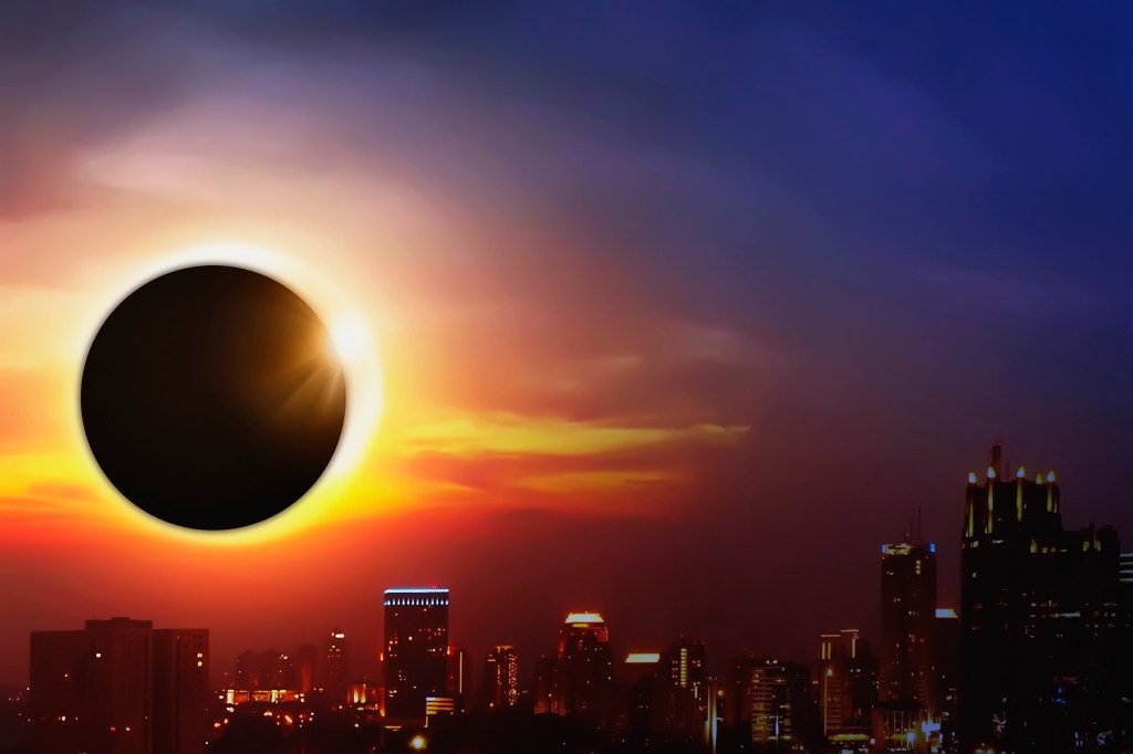 Eclipsa de soare din 12 august. La ce oră începe și în ce orașe ale României se va vedea cel mai bine. Unde nu va fi vizibilă eclipsa – HARTĂ