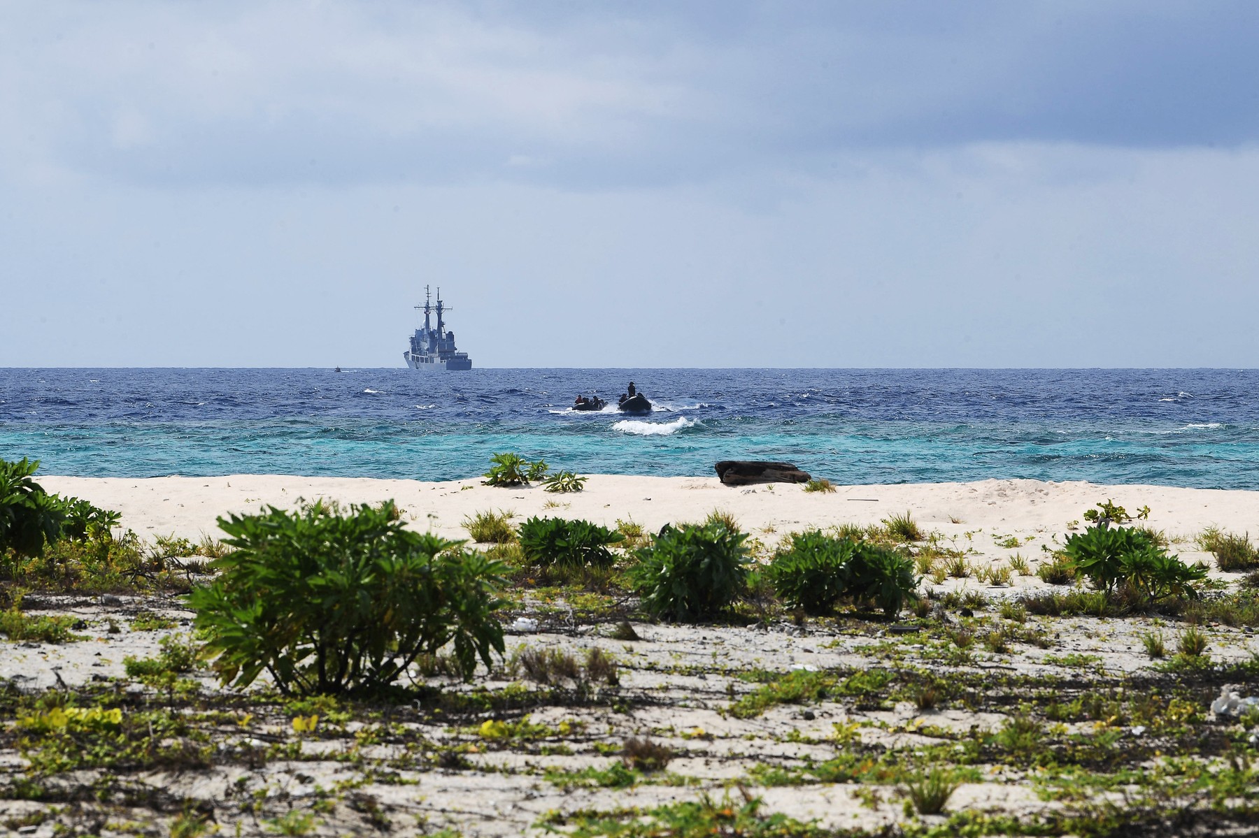 China finalizează prima fază a insulei artificiale în Marea Chinei de Sud