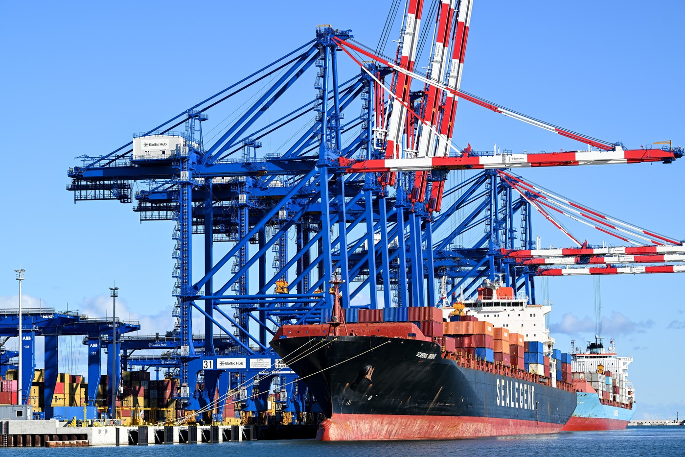 China lansează primul serviciu regulat de containere prin ruta arctică, ONG-urile avertizează pericolul