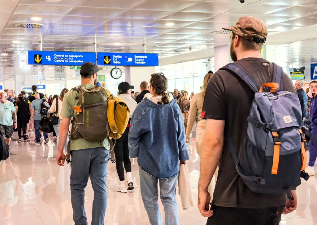 Ce s-a întâmplat în prima zi după ce Spania a început să verifice călătorii din Italia: Primele cifre de pe aeroporturi
